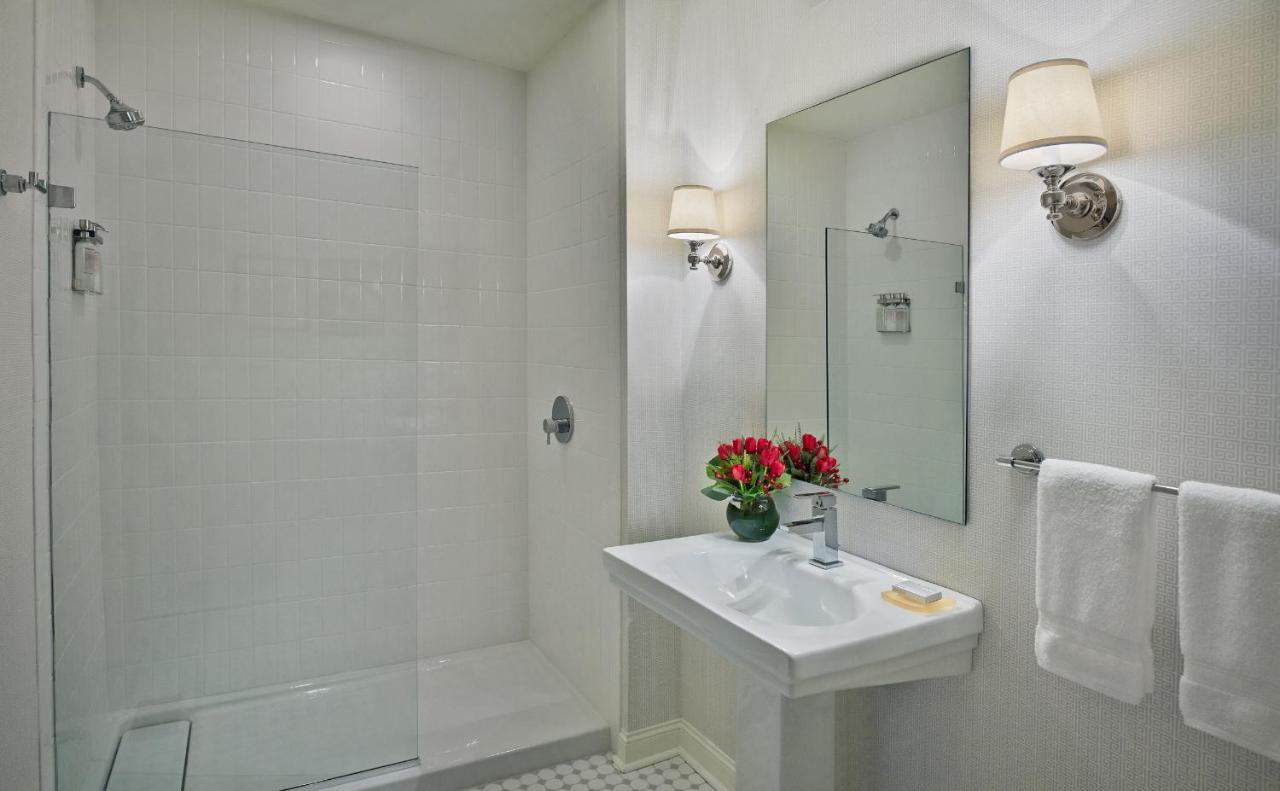 King Suite at Graduate Athens