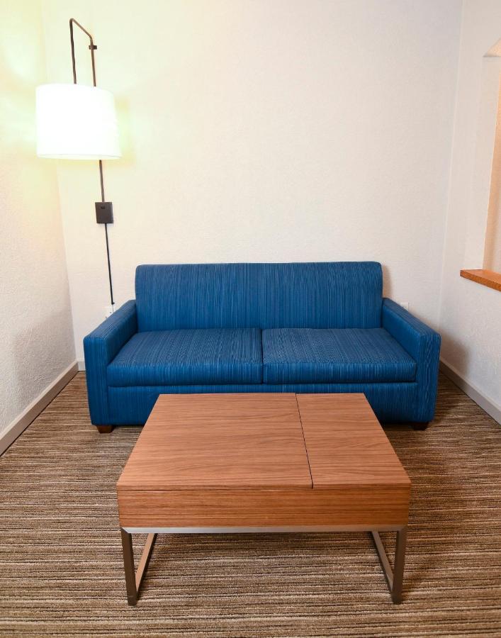 King Suite - Non-Smoking at Holiday Inn Express & Suites Port Clinton-Catawba Island by IHG