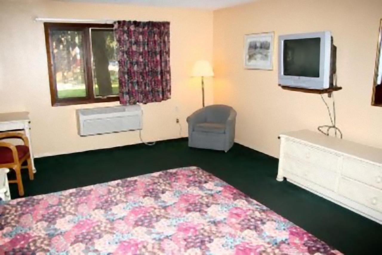 King Room at Americas Inn