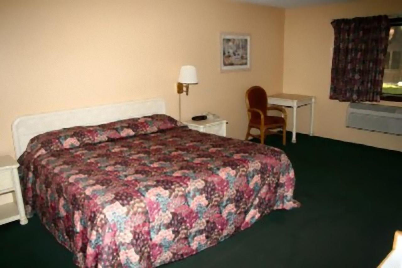 King Room at Americas Inn