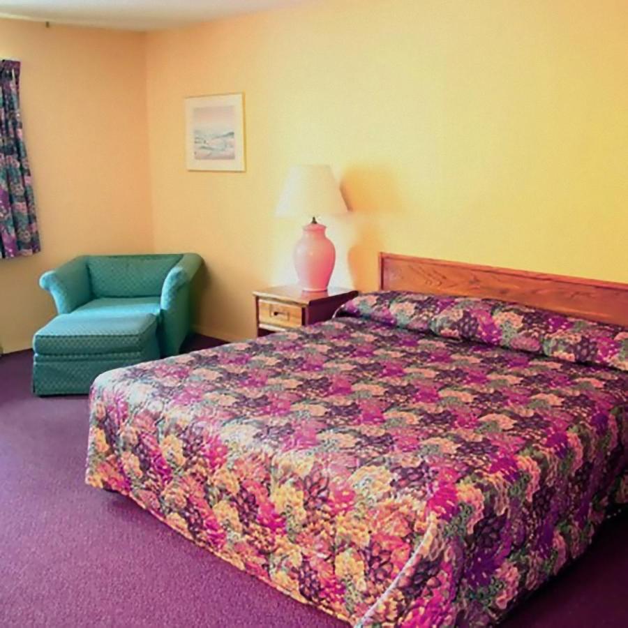 King Room at Americas Inn
