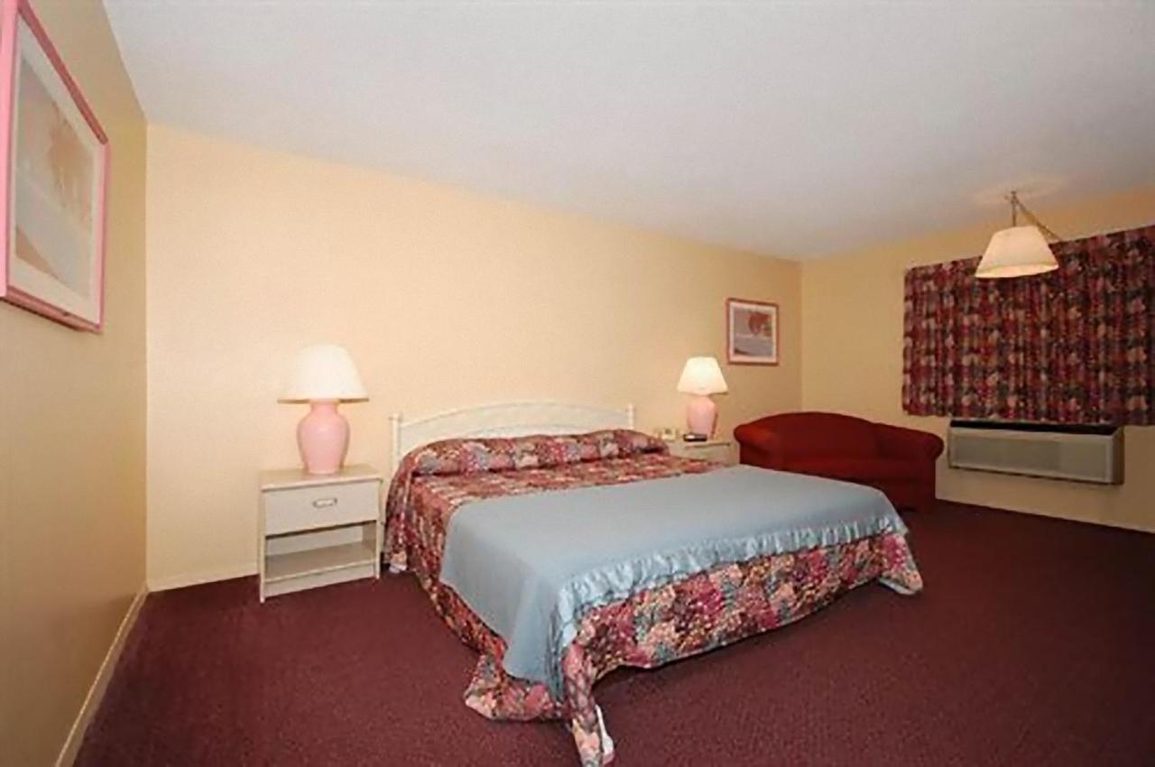King Room at Americas Inn