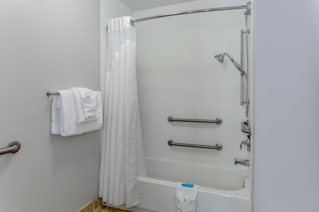 King Room - Mobility Access/Hearing Accessible at Holiday Inn Express & Suites Vandalia by IHG