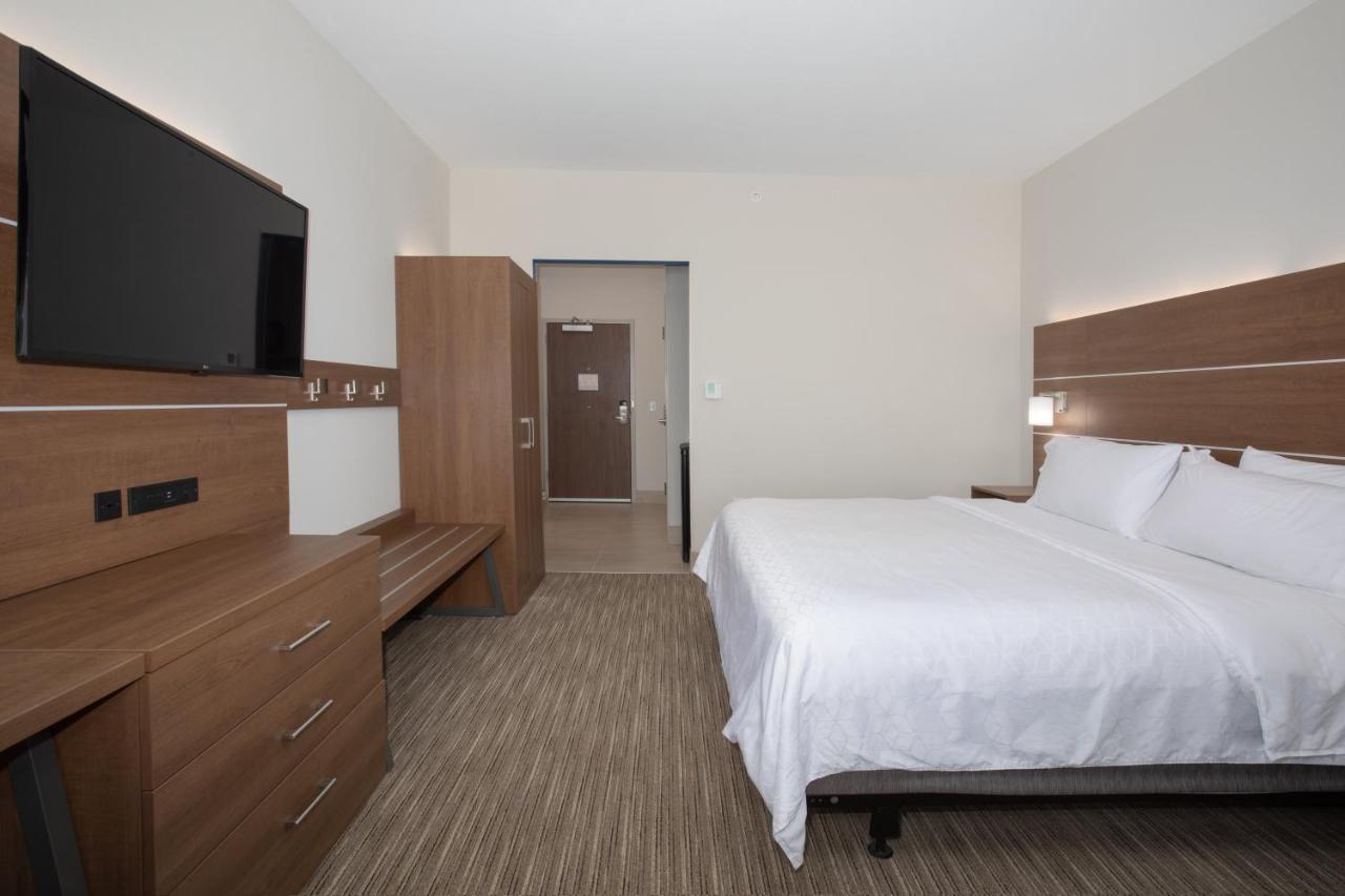 One-Bedroom King Suite with Accessible Roll In Shower at Comfort Inn & Suites Goodland