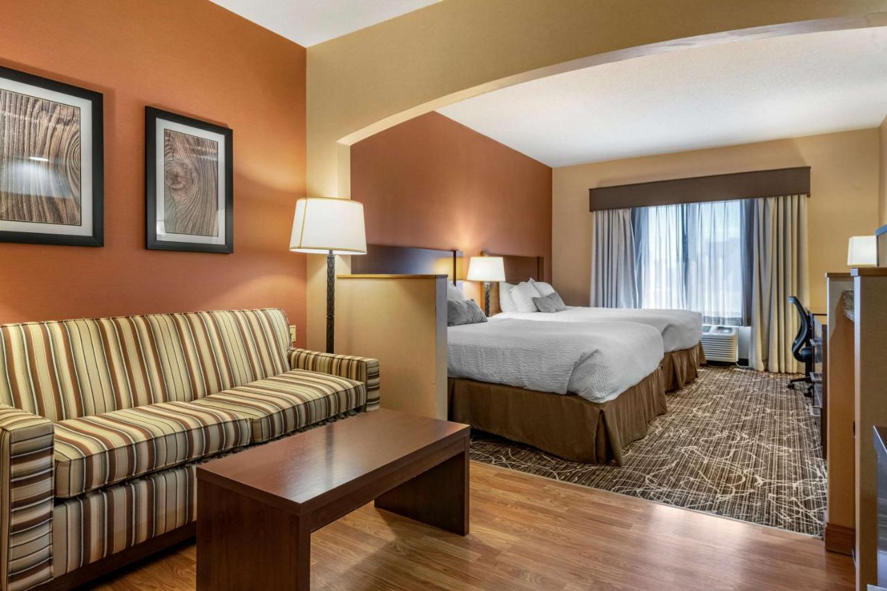 Queen Suite with Queen Beds - Non-Smoking at Best Western Plus Chelsea Hotel