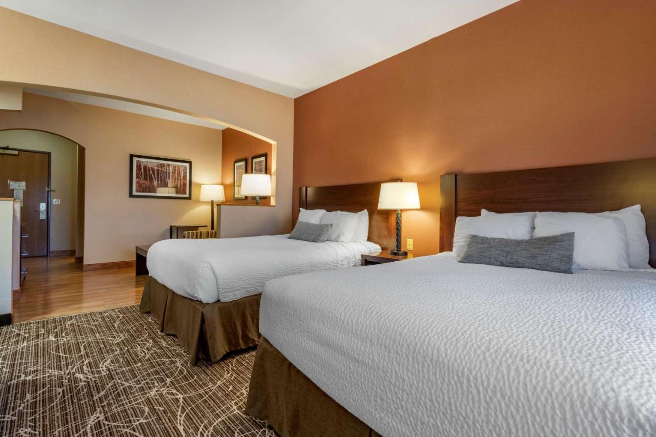 Queen Suite with Queen Beds - Non-Smoking at Best Western Plus Chelsea Hotel
