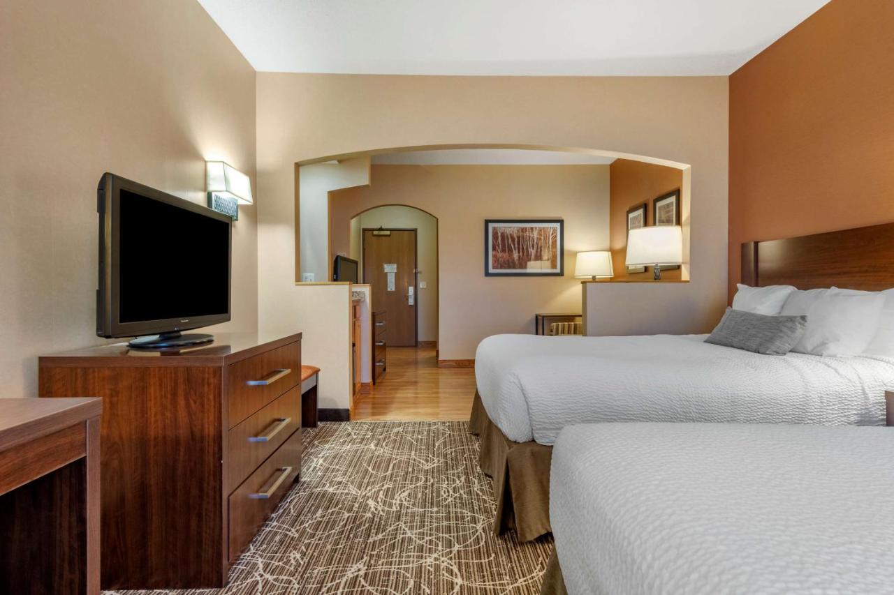 Queen Suite with Queen Beds - Non-Smoking at Best Western Plus Chelsea Hotel