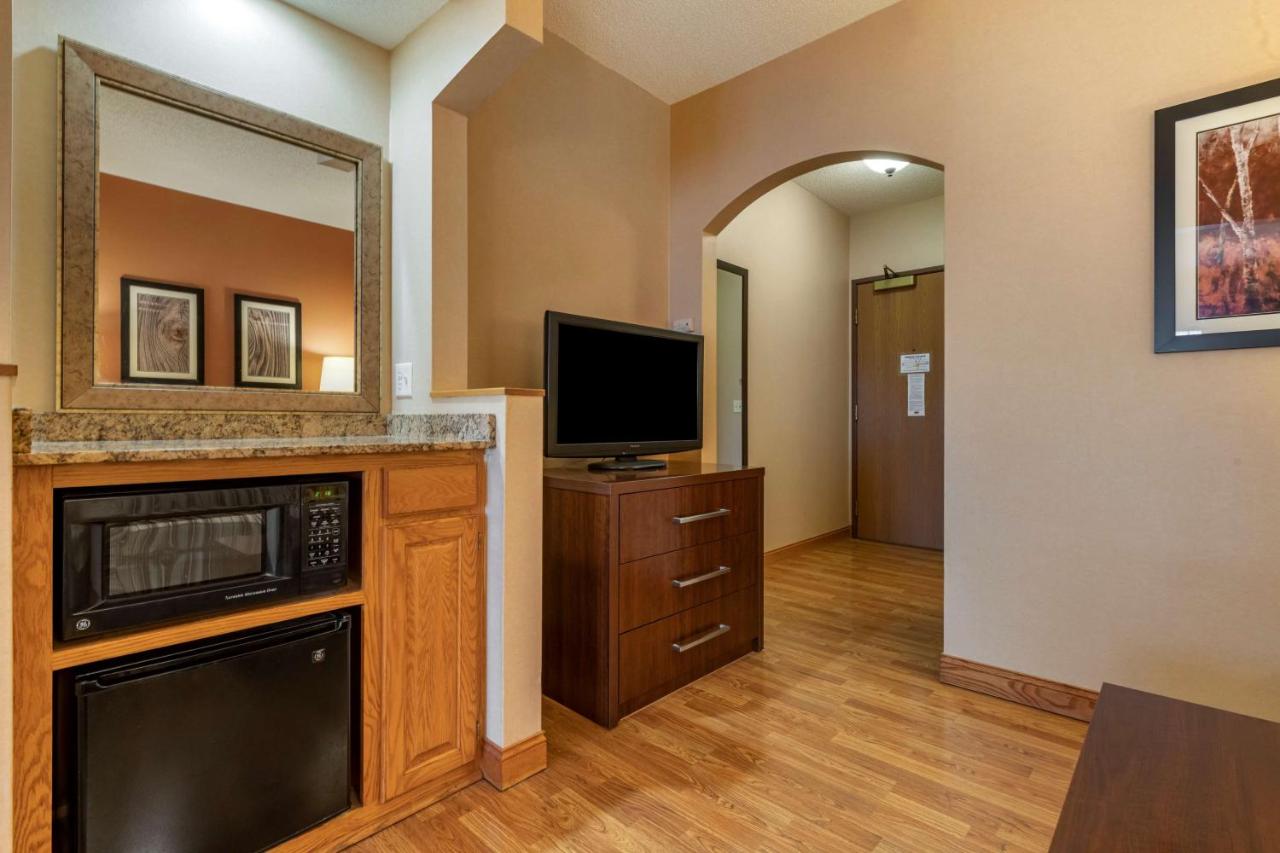Queen Suite with Queen Beds - Non-Smoking at Best Western Plus Chelsea Hotel