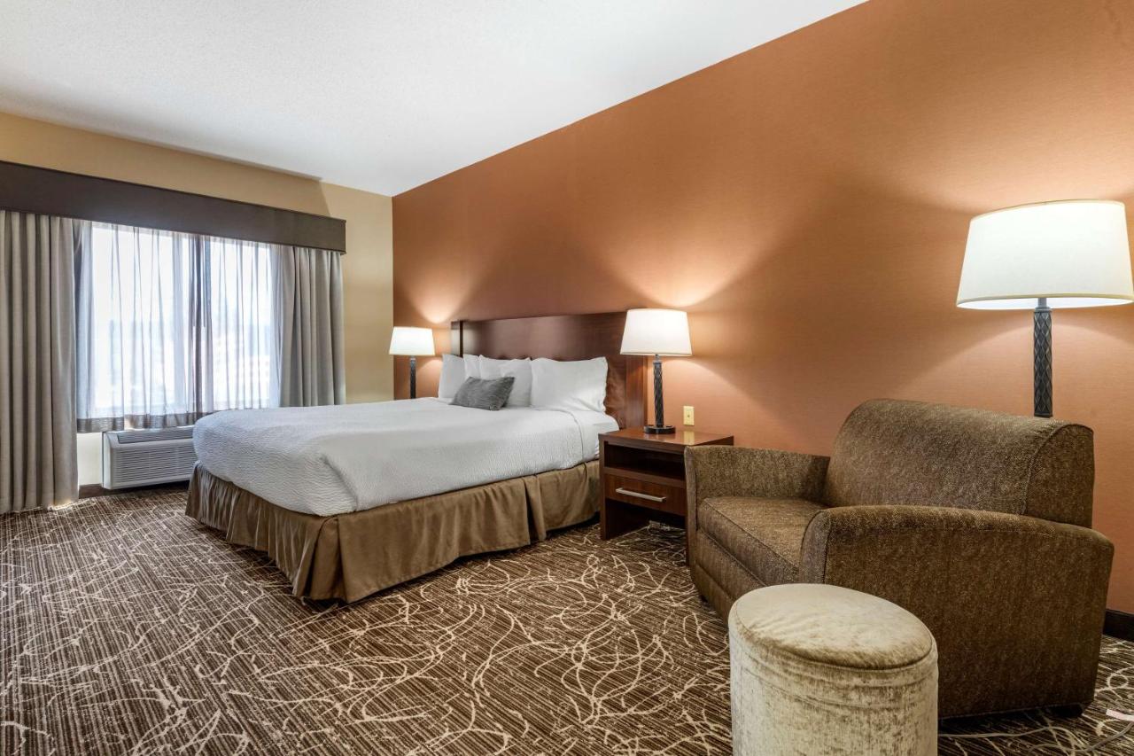 King Room at Best Western Plus Chelsea Hotel
