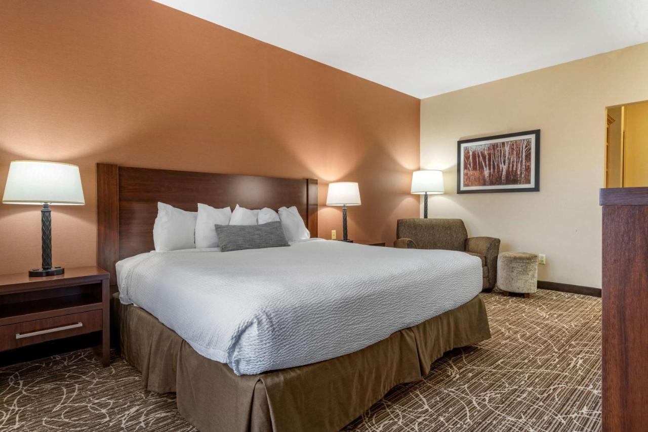 King Room at Best Western Plus Chelsea Hotel