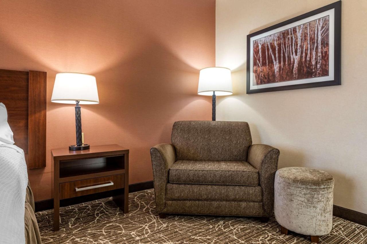 King Room at Best Western Plus Chelsea Hotel