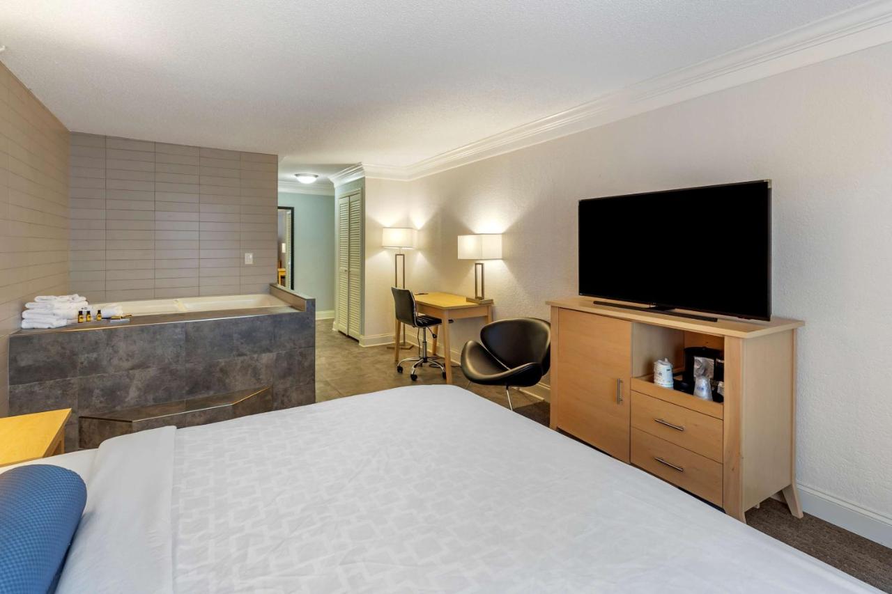 King Suite at Best Western Plus University Inn