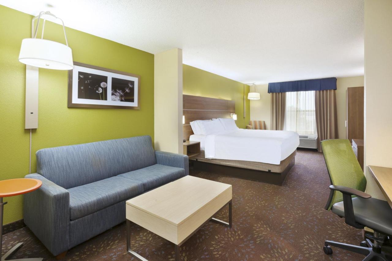 King Suite - Non-Smoking at Holiday Inn Express Circleville by IHG