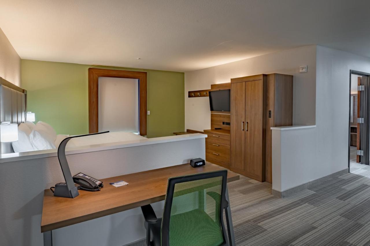 Two-Bedroom Suite at Holiday Inn Express & Suites N Waco Area - West, an IHG Hotel