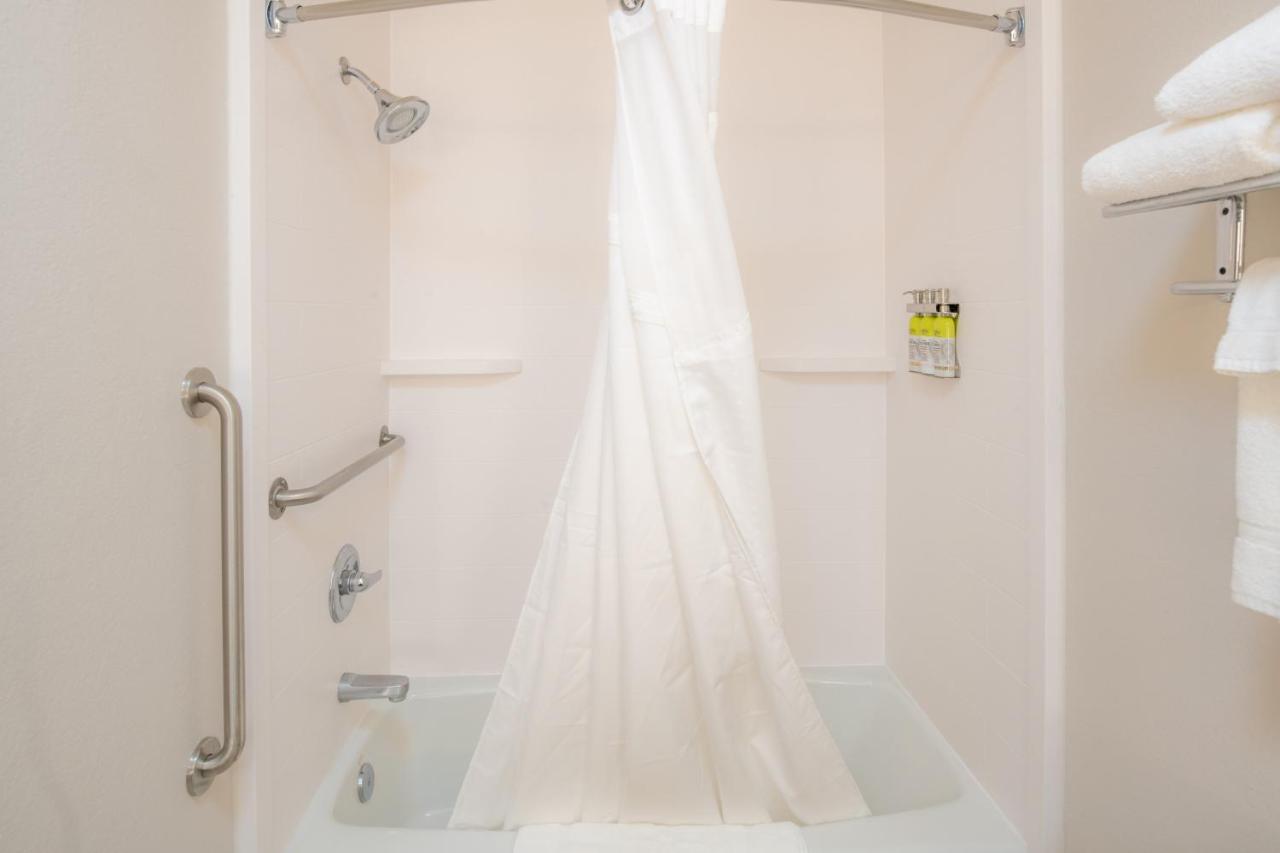Queen Studio - Disability Access at Holiday Inn Express & Suites N Waco Area - West, an IHG Hotel