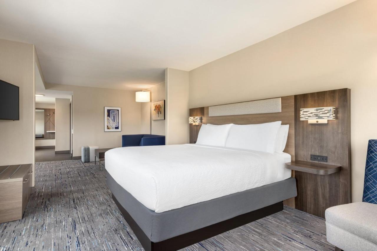 Deluxe King Suite - Non-Smoking at Holiday Inn Express Hotel & Suites Fort Pierce West by IHG