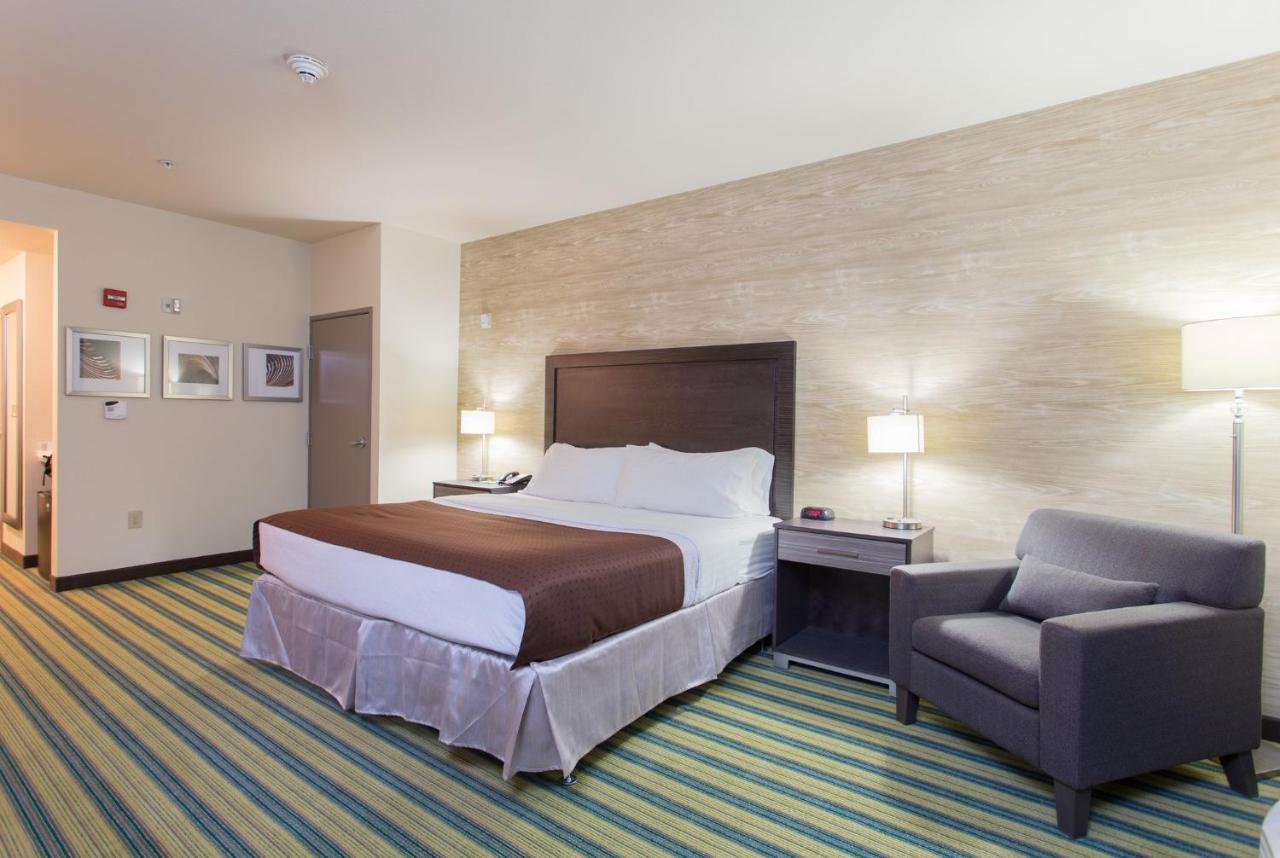 Leisure King Room - Non-Smoking at Holiday Inn Texarkana Arkansas Conv Ctr, an IHG Hotel