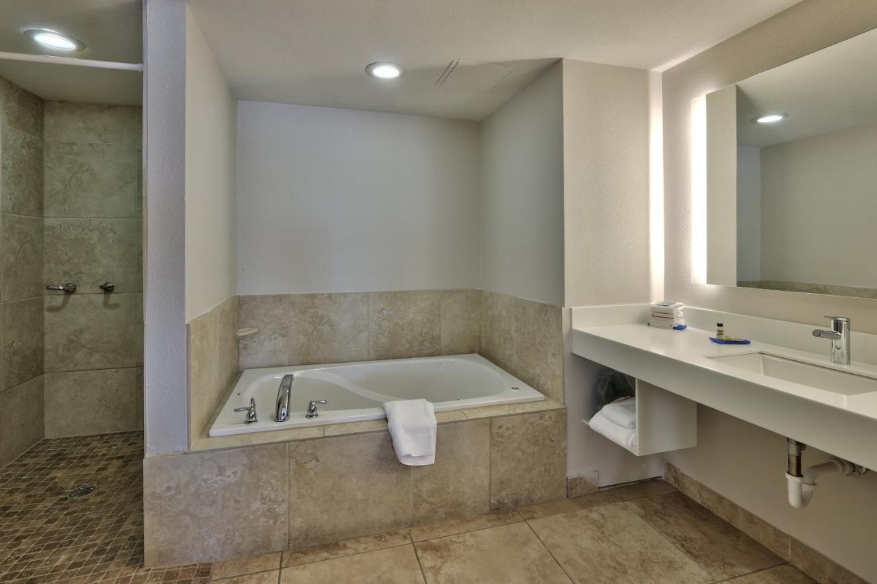 One-Bedroom Suite at Holiday Inn Express & Suites Albuquerque Historic Old Town by IHG