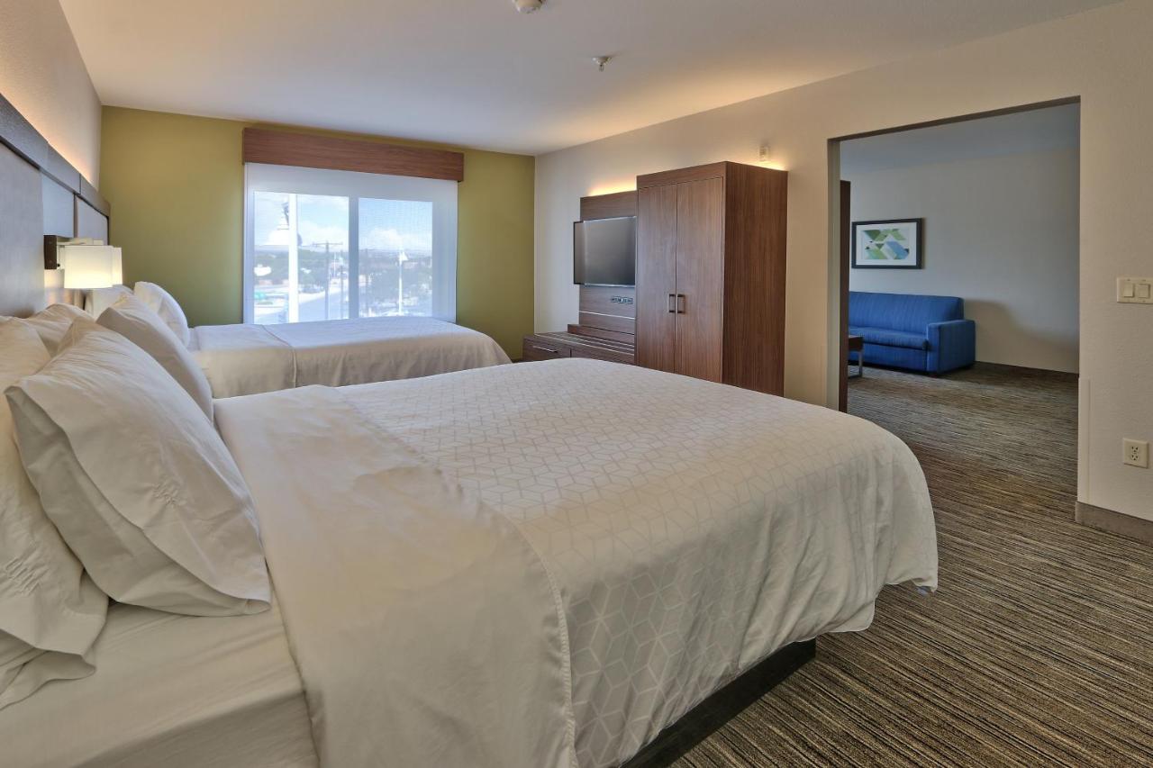 Queen Suite with Two Queen Beds and Spa Bath at Holiday Inn Express & Suites Albuquerque Historic Old Town by IHG