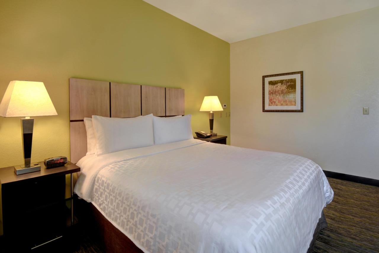 One-bedroom Queen Suite-Hearing Accessible at Candlewood Suites Carrollton
