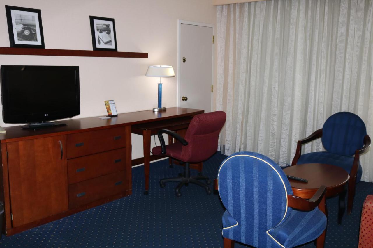 King Studio Suite - Non-Smoking at Baymont by Wyndham Columbia Northwest