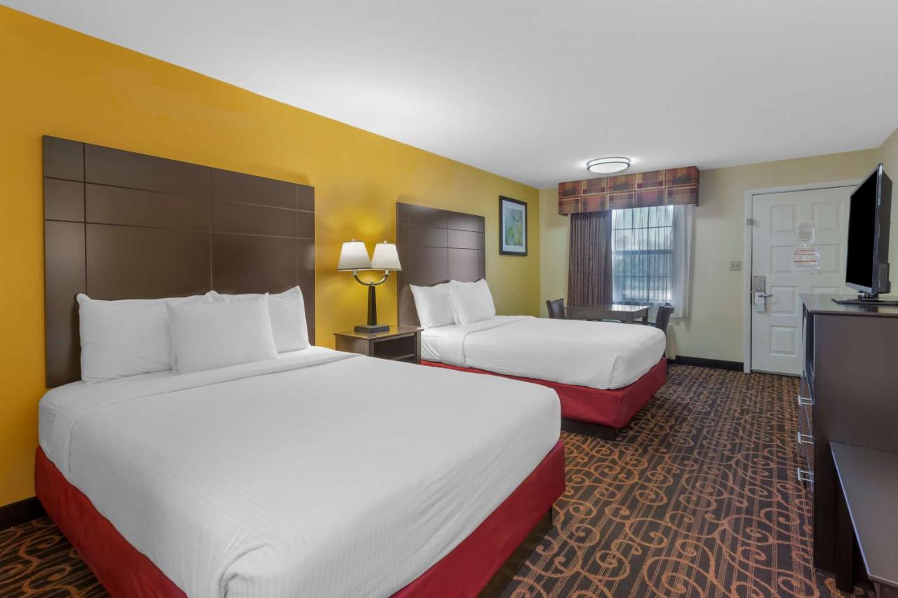 Queen Room with Two Queen Beds - Smoking at Best Western Benton Inn