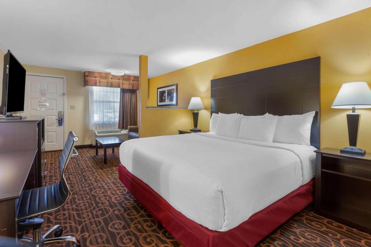 King Room with Spa Bath - Non-Smoking at Best Western Benton Inn