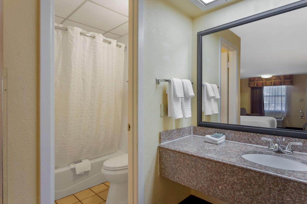 King Room - Smoking at Best Western Benton Inn