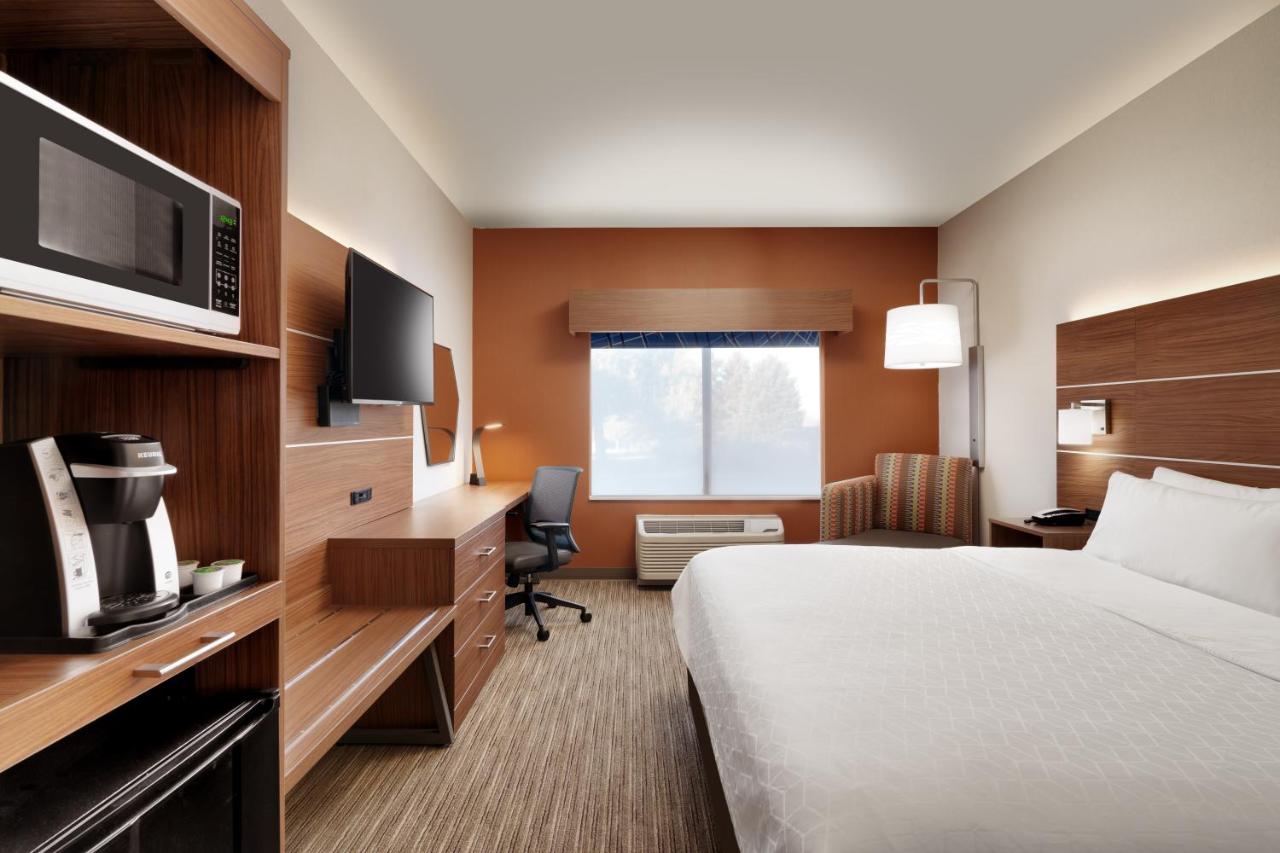 King Room - Non-Smoking at Holiday Inn Express Billings by IHG