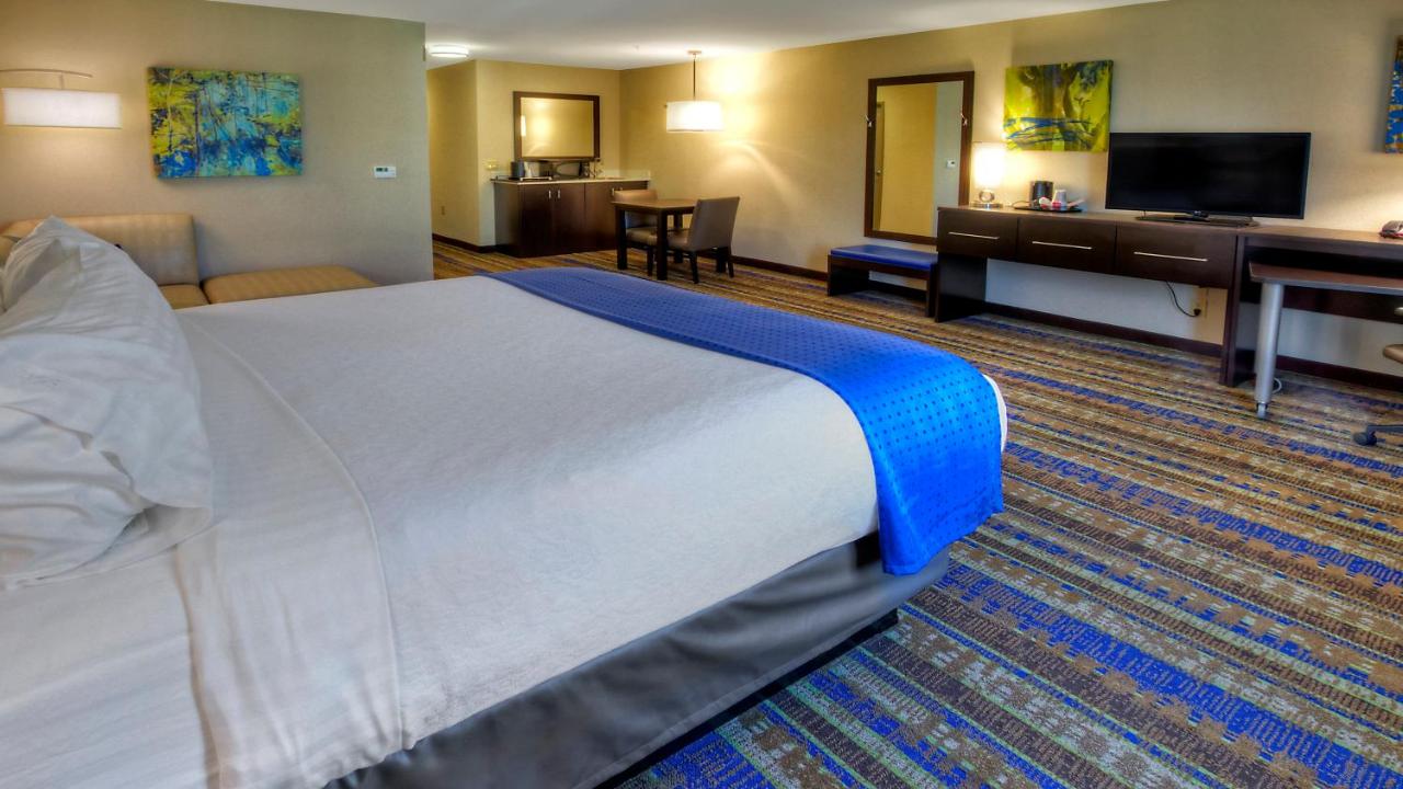 Superior King Room - Non-Smoking at Holiday Inn Hotel & Suites Tupelo North by IHG