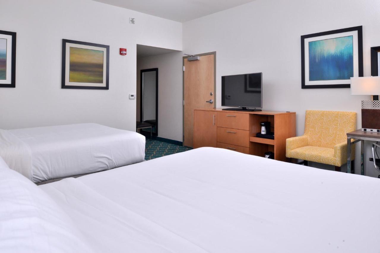 Queen Room with Two Queen Beds at Holiday Inn Express & Suites West Ocean City by IHG