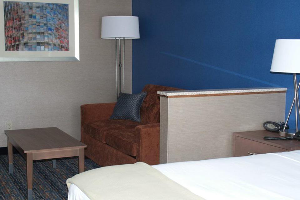 Queen Suite - Disability Access at Holiday Inn Express Rocklin - Galleria Area by IHG