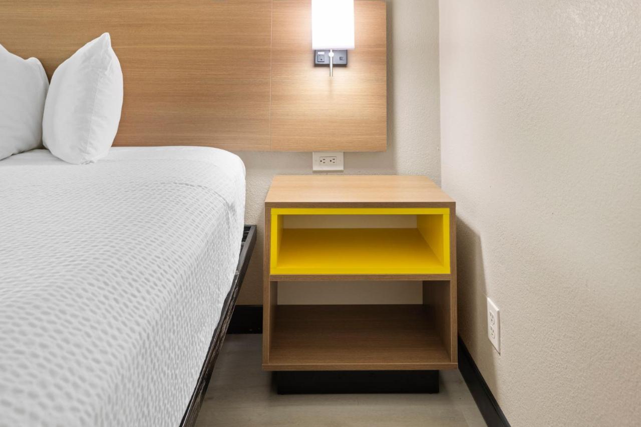 King Room - Non-Smoking at Days Inn by Wyndham San Diego-East/El Cajon
