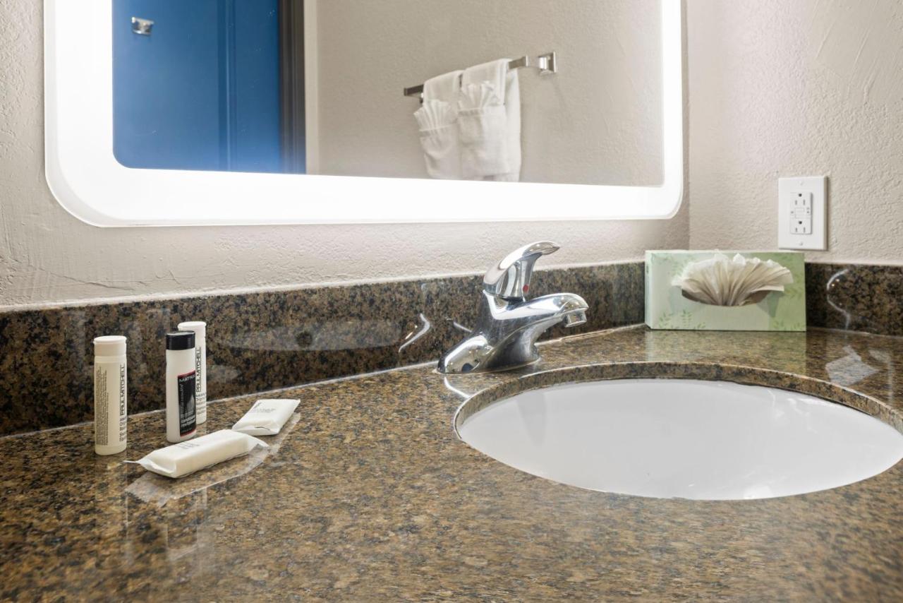 King Room - Non-Smoking at Days Inn by Wyndham San Diego-East/El Cajon