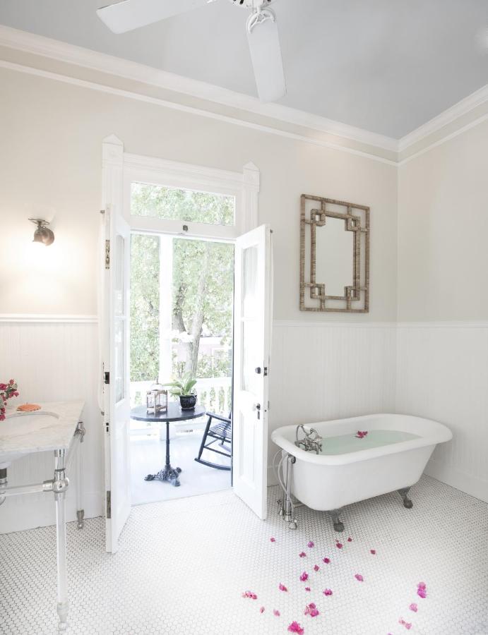 Deluxe Single Room A at Simonton Court Historic Inn & Cottages