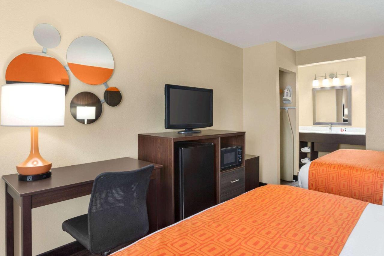 Queen Room with Two Queen Beds - Non-Smoking at Howard Johnson by Wyndham Pigeon Forge