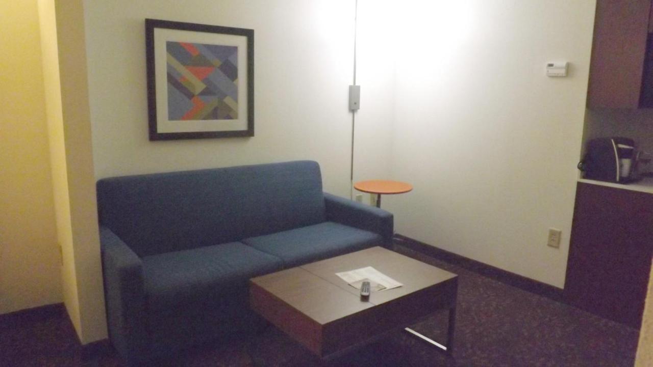 King Suite at Holiday Inn Express Hotel & Suites Dyersburg by IHG
