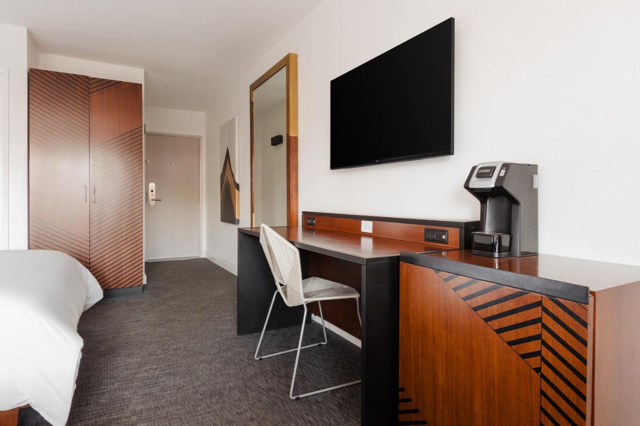 Double Room at V Capri Palm Springs, a Dolce by Wyndham