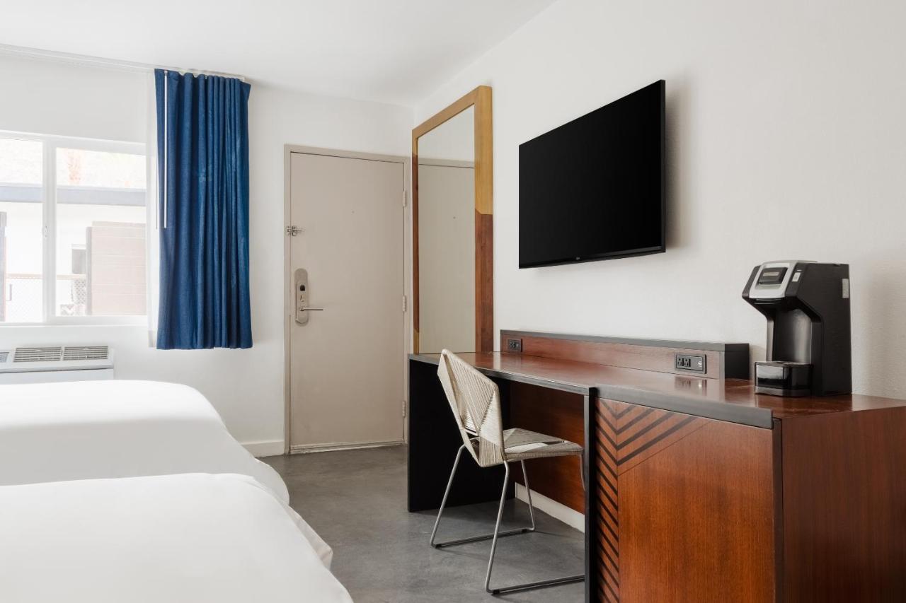 Deluxe Double Room at V Capri Palm Springs, a Dolce by Wyndham