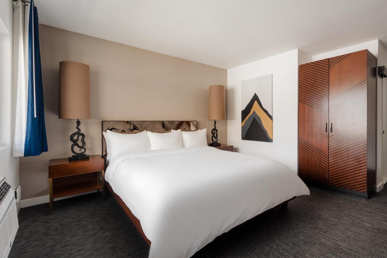 Deluxe King Room at V Capri Palm Springs, a Dolce by Wyndham