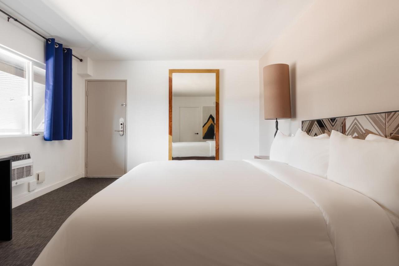 King Room at V Capri Palm Springs, a Dolce by Wyndham