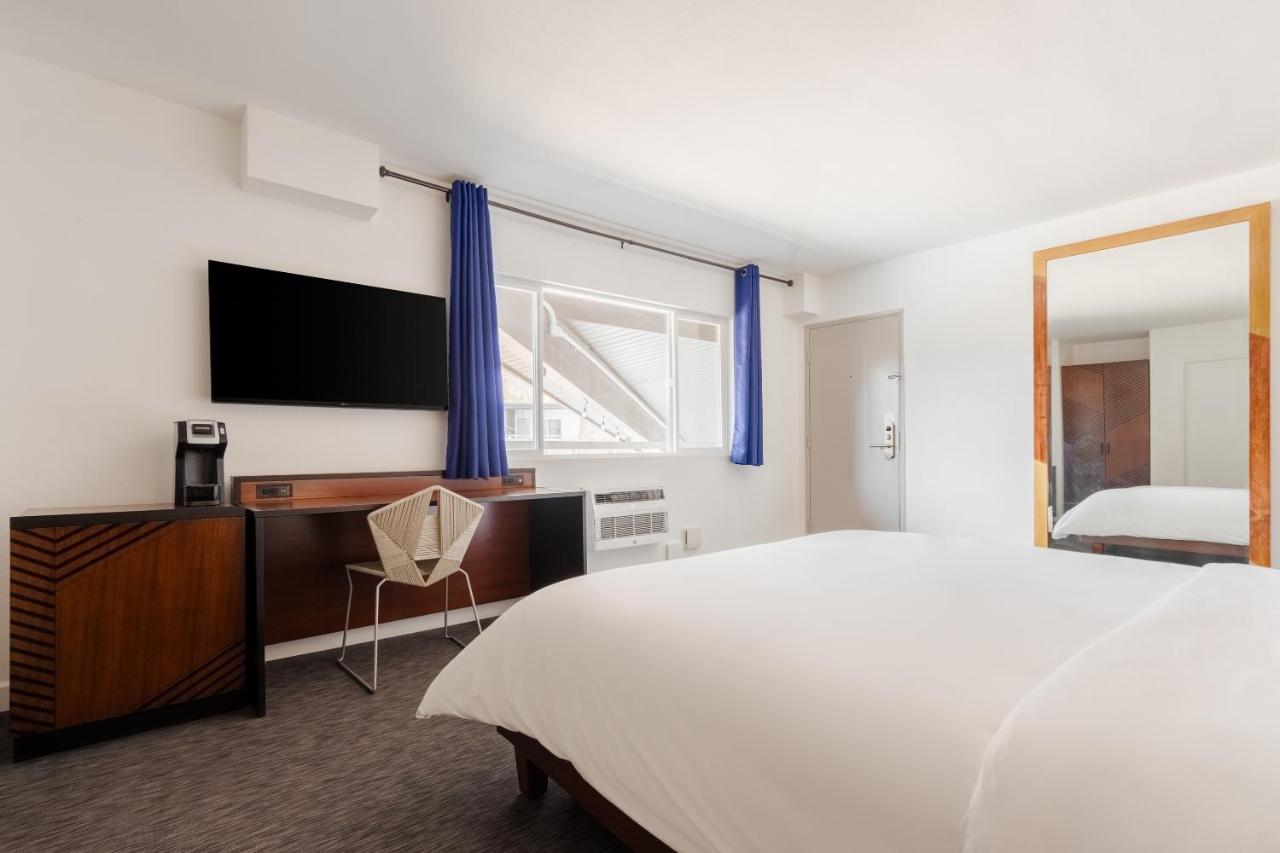King Room at V Capri Palm Springs, a Dolce by Wyndham