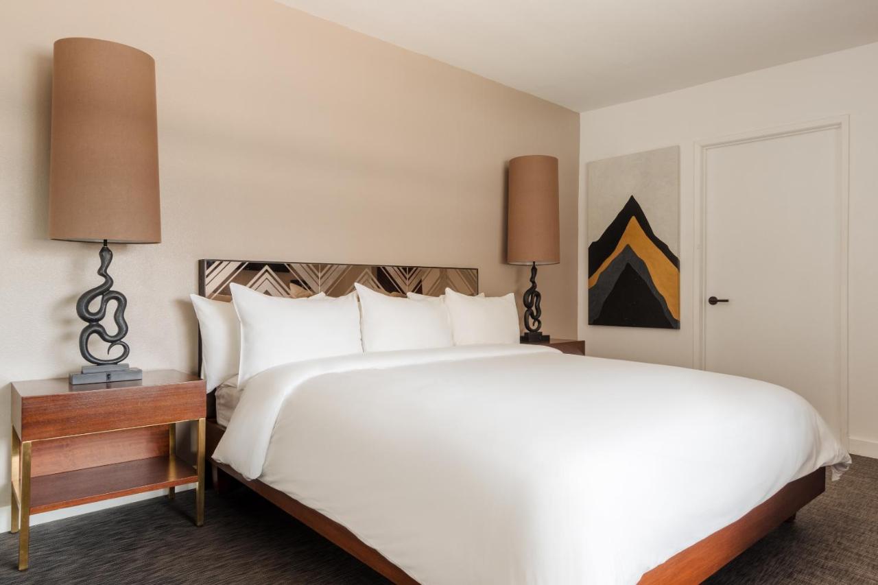 King Room at V Capri Palm Springs, a Dolce by Wyndham