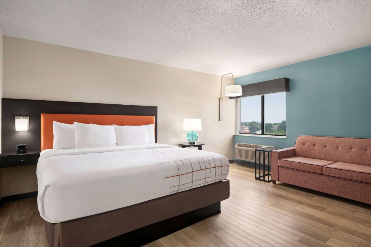 Executive King Room at La Quinta Inn by Wyndham Columbus Dublin