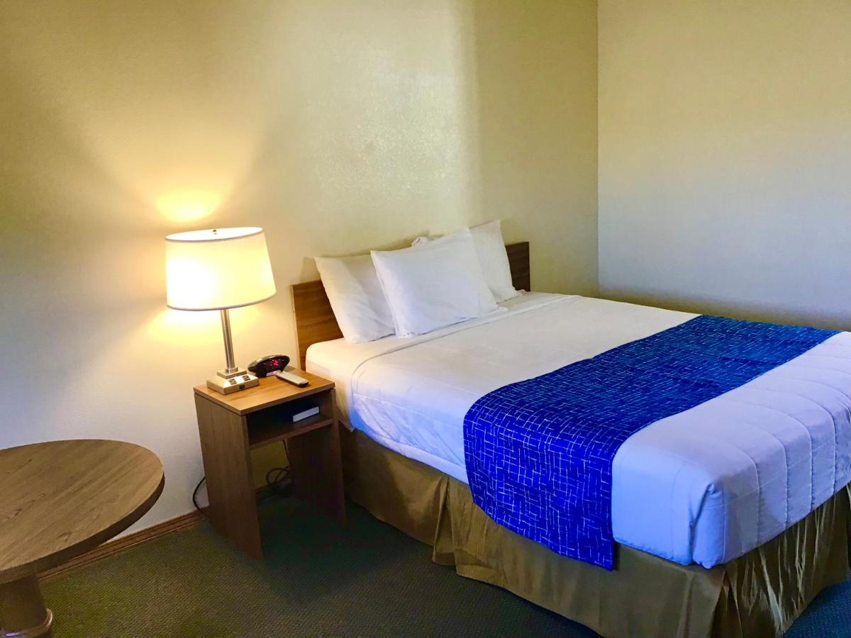 Queen Room - Mobility Access/Non-Smoking at Travelodge by Wyndham Three Forks
