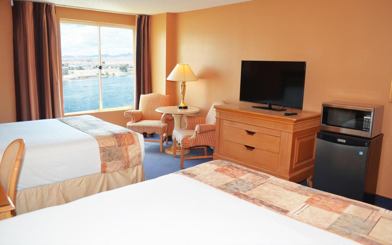 Deluxe Double Room with River View at Laughlin River Lodge