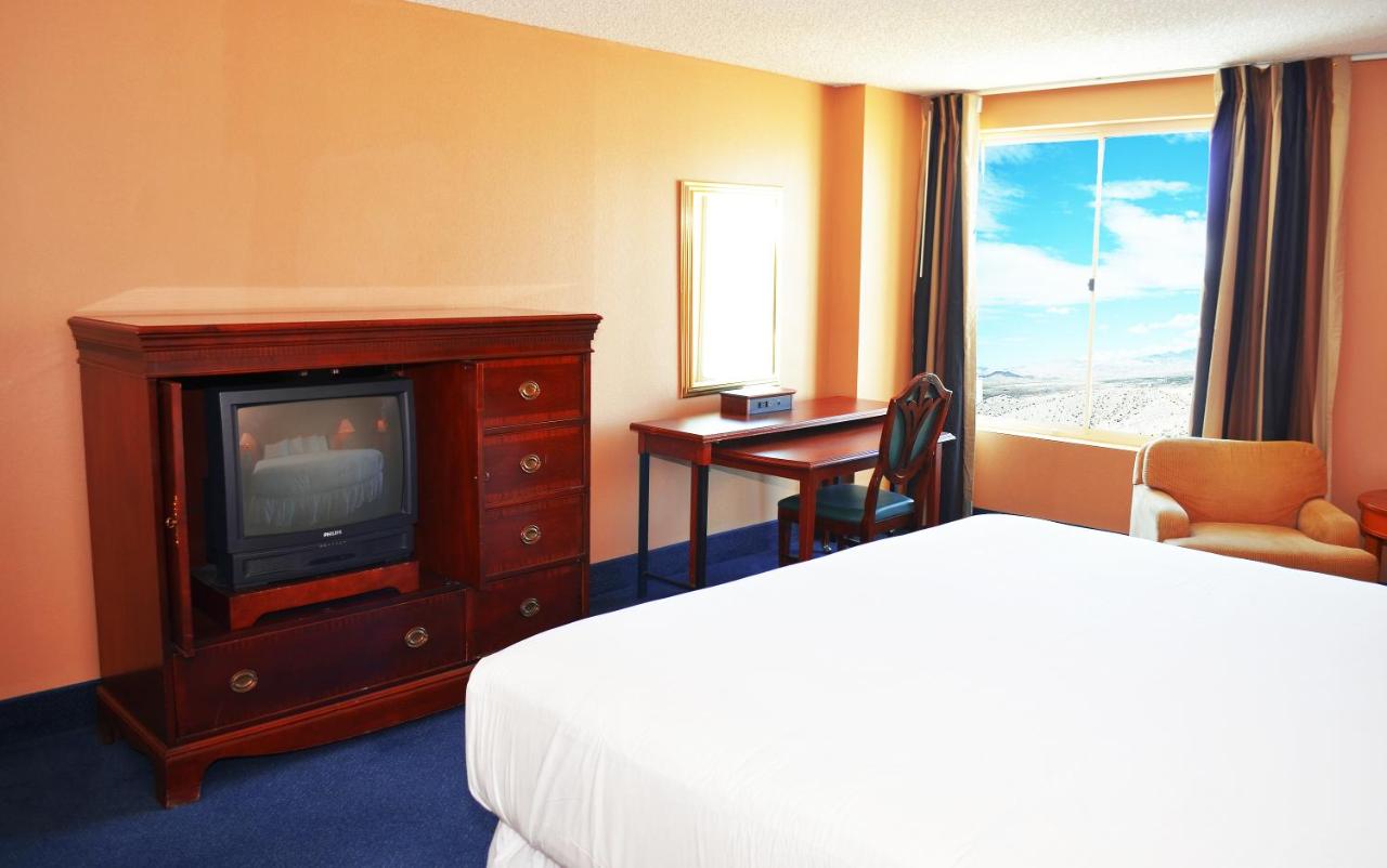 Standard King Room at Laughlin River Lodge