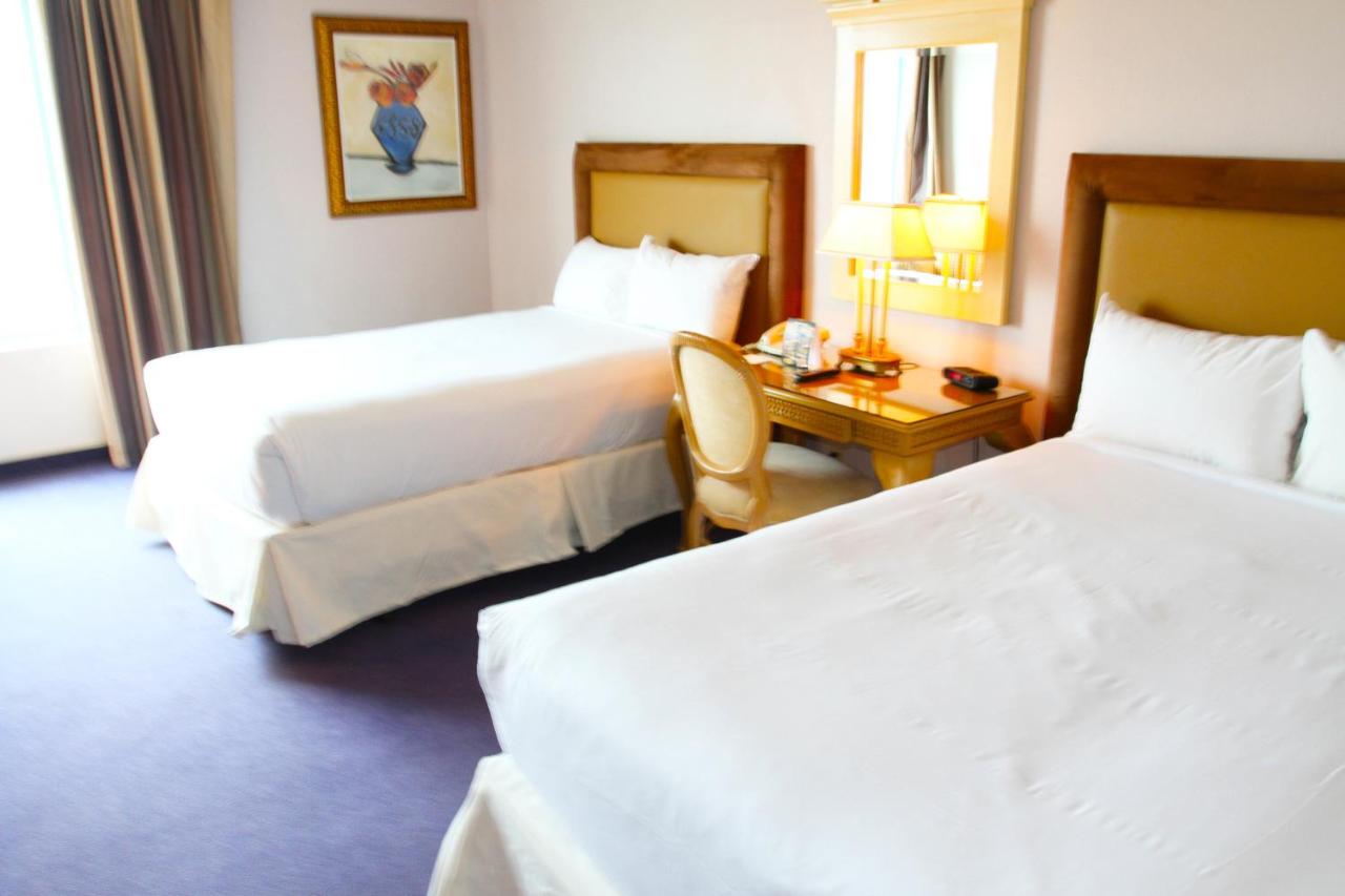Double Room with River View at Laughlin River Lodge
