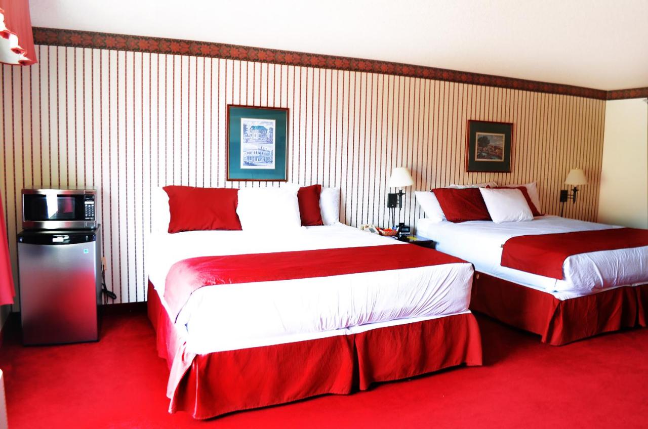 Queen Room with Two Queen Beds at Hoover Dam Lodge
