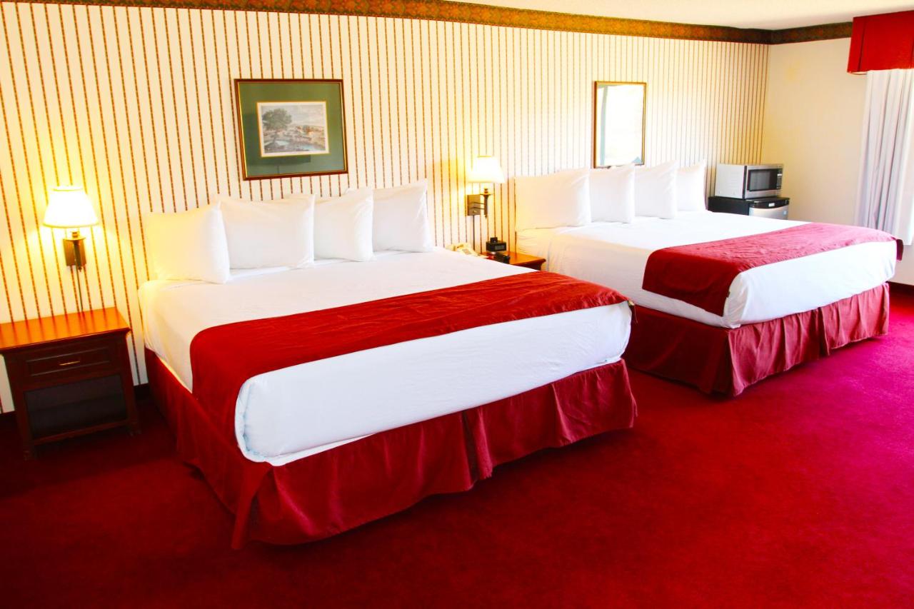 Queen Room with Two Queen Beds at Hoover Dam Lodge